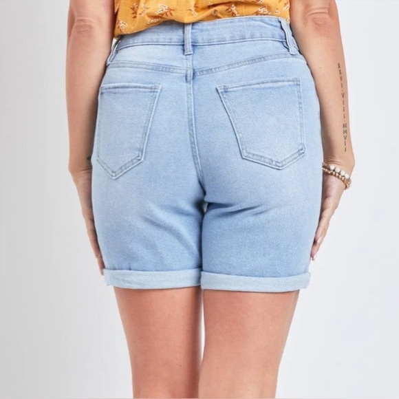 Shorts, Junior, 4,( 26” waist)NWT, Distressed Denim, stretch, Vintage style - Picture 6 of 7